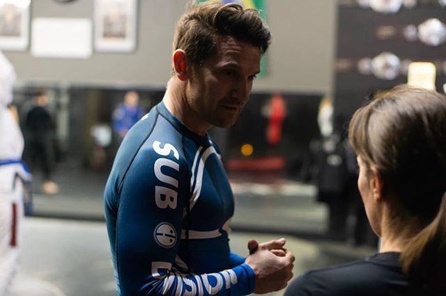svbdvsn's tweet photo. Our rash guards are not like the others - click the link and find out why!!! 🔵➖➗ #bluebelt svbdvsn JOURNEY Ranked: deep gradient colorway, built in air-flow system, 4 way super-fine body, coconut milk sleeves, body-lock waist hem, responsibly sourced #svbdvsn #ranked #journe… https://t.co/yCK60PzLoL