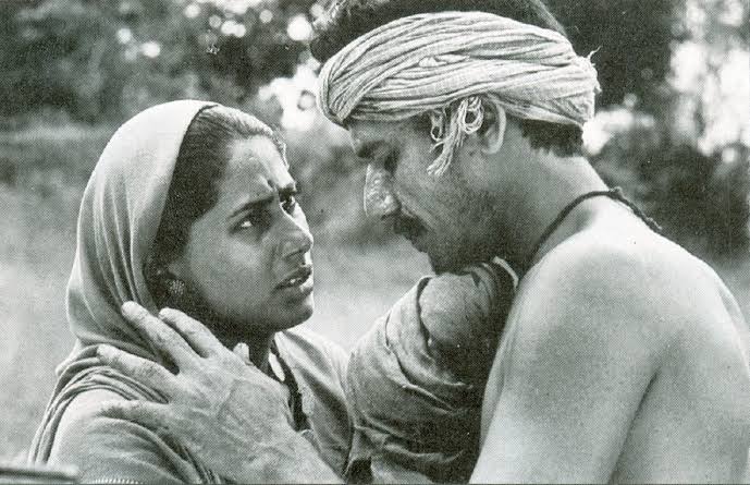 Sadgati / Deliverance (1981)A film for Doordarshan, based on a short story by Munshi Premchand. Feat. Om Puri, Smita Patil, Gita Siddharth, Richa Mishra and  @Mohanagashe3. Link: 