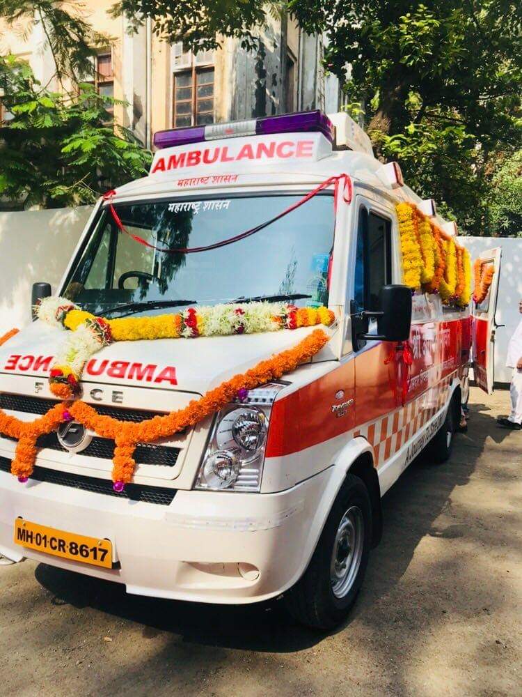 AmitBhadricha's tweet photo. गेली ५२ वर्षे शिवसेनेचे सेवाव्रत अविरतपणे चालू असून आज खासदार श्री. @AGSawant यांनी खासदार निधीतून एक अत्याधुनिक कार्डिॲक ॲम्ब्युलन्स जे. जे. रुग्णालयाला प्रदान केले.
#WorkDoneBy #ArvindSawant
#ShivSena4SouthMumbai #LokSabhaElections2019 
@Rajput_Ramesh @AmeyGhole @isurajchavan https://t.co/tDHm9PH3DS