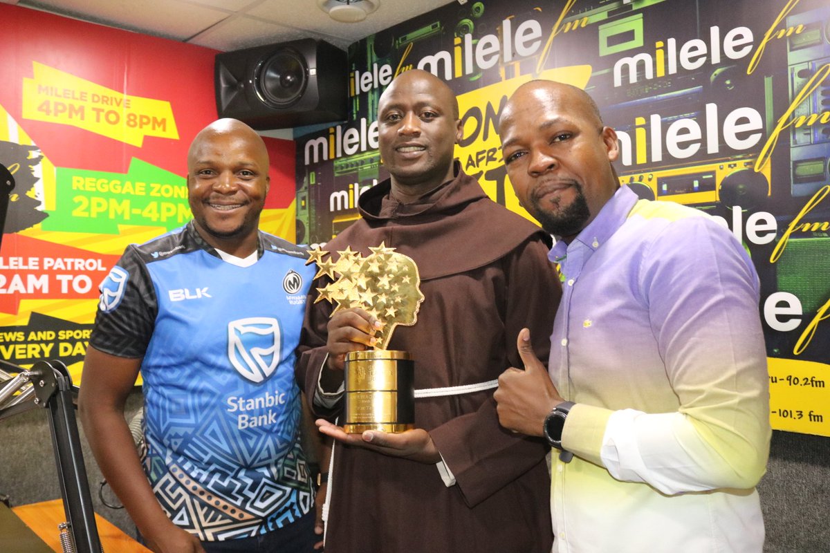 joshuamutua10's tweet photo. @Alex_Mwakideu @JalangoMwenyewe @irenebarungi @KakaZema @AlibabaKenya @Luchivya @wilbrodanyamin congratulation #Tabichi Kenya is proud of you and your good work, u have inspired many #AlexNaJalas #itambemilele https://t.co/bYC3nrUgB3