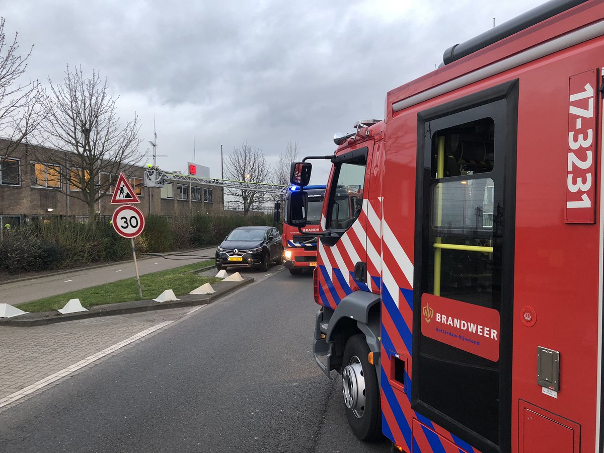 Ter plaatse met de collega’s van de Kazerne Butaanweg voor een middelbrand aan de Albert Plesmanweg. #valtmee