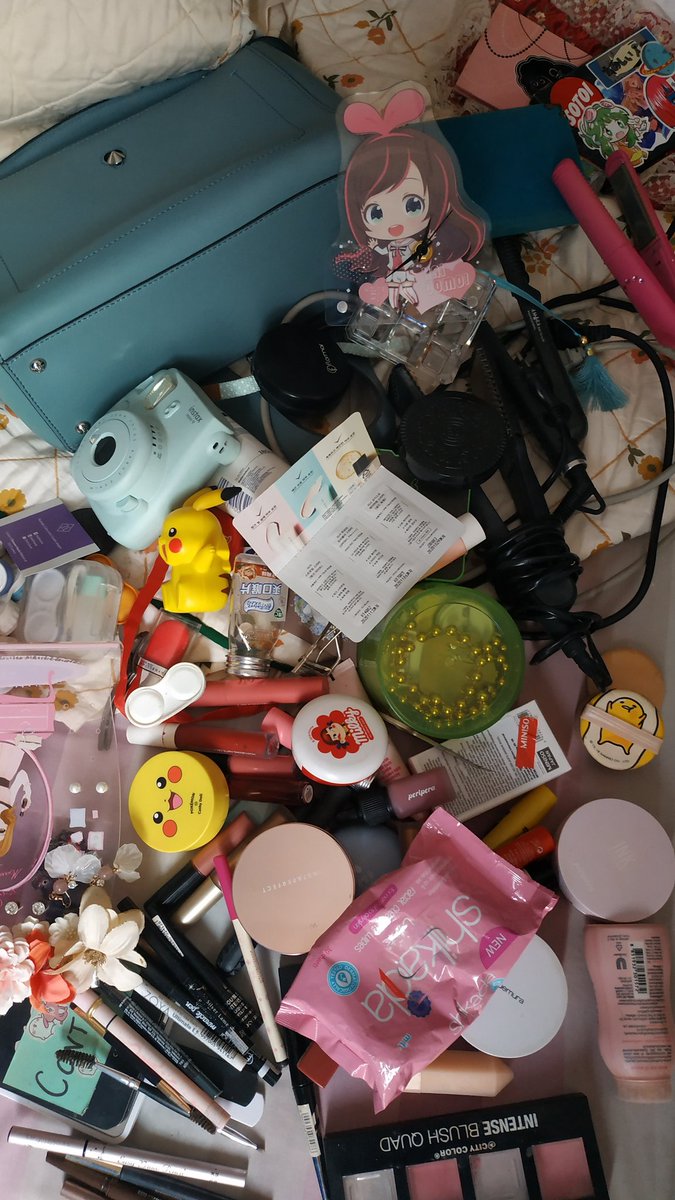 Ritsundere's tweet photo. I cleaned up my makeup table asdfghjkl https://t.co/88seUryPzk