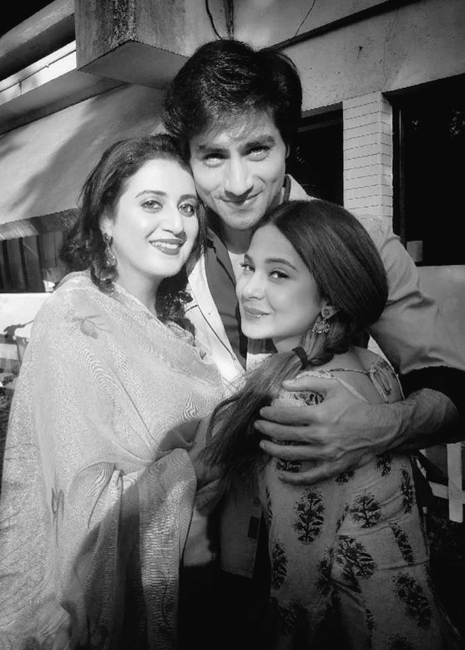 Promise Day 124: Not a day goes by where  #JenShad & the whole  #Bepannaah team are not missed dearly. We miss you guys! Please comeback soon 