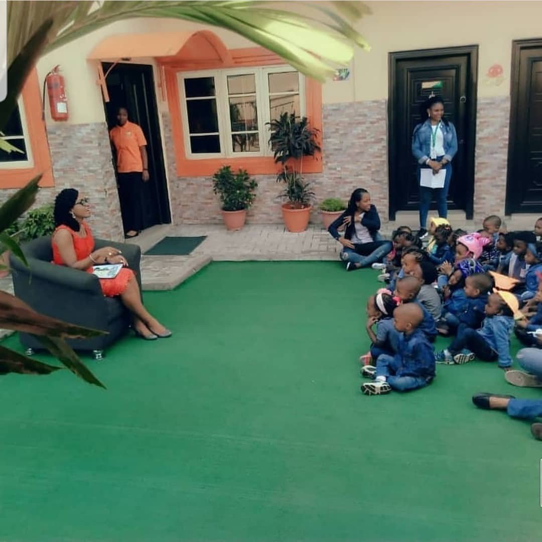 TheSafetyChic's tweet photo. Earlier in the week I was @kidscourtschool  for their #SafetyDay one of the activities lined up for their Wacky Week

We read from stories in my #ChildSafety story book, #TheAdventuresOfMuna 

The children also got to share the new #SafetyTips they learned 

#2TYI https://t.co/RXpLsZ8Kdt