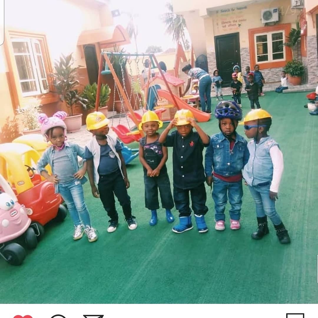 TheSafetyChic's tweet photo. Earlier in the week I was @kidscourtschool  for their #SafetyDay one of the activities lined up for their Wacky Week

We read from stories in my #ChildSafety story book, #TheAdventuresOfMuna 

The children also got to share the new #SafetyTips they learned 

#2TYI https://t.co/RXpLsZ8Kdt