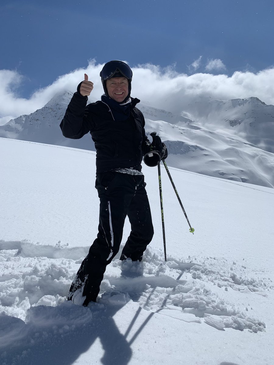 phpeter69's tweet photo. #Andermatt 26.3 #amazing #skiday with #CreditSuisse and #VölklSki Test of models 2019-2020 😁😎🔝 https://t.co/xQKJTIwjhi