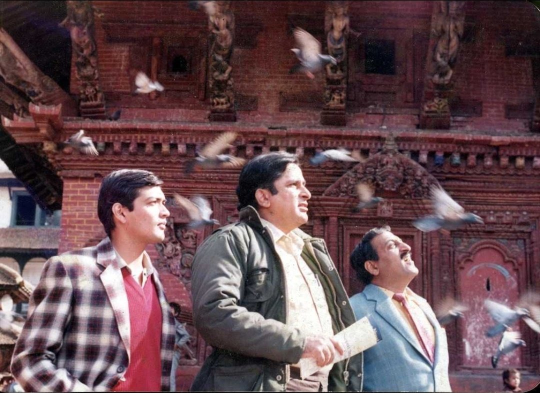 A still from Kissa Kathmandu Mein (1986), a Hindi TV series by Sandip Ray for Doordarshan.Based on the Feluda story by Satyajit Ray.Featuring Shashi Kapoor as Feluda, along with Alankar Joshi, Utpal Dutt, Moon Moon Sen and  @Mohanagashe3.Unfortunately no video is available.