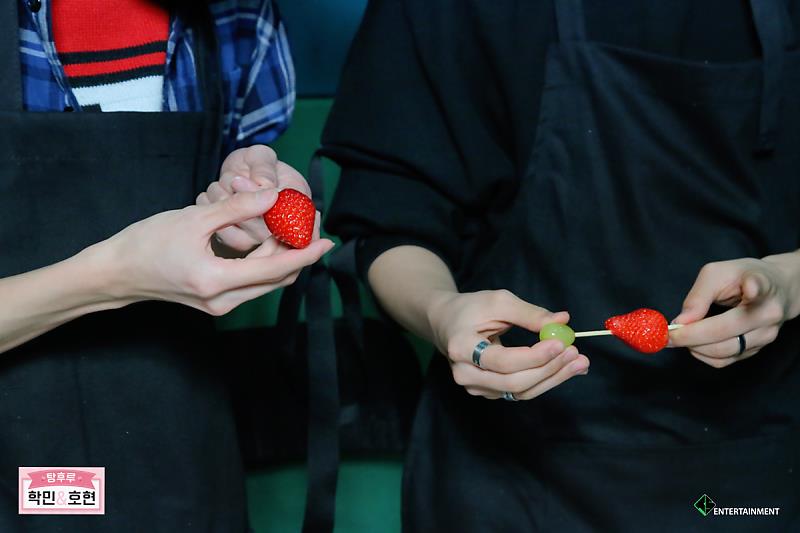 TRCNGph's tweet photo. [PIC]
190328 TS Naver Post: TRCNG White Day 🍭🍬
#TRCNG #티알씨엔지 

📍 https://t.co/Mbx3QRNSpY

🍒 https://t.co/am8fhNoFoi