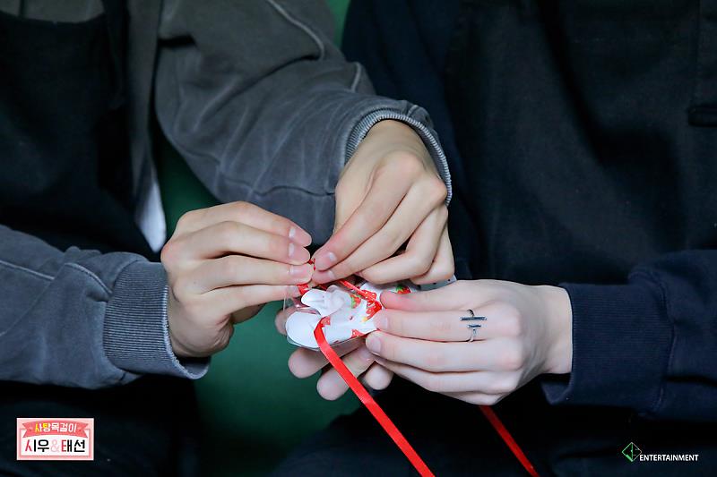 TRCNGph's tweet photo. [PIC]
190328 TS Naver Post: TRCNG White Day 🍭🍬
#TRCNG #티알씨엔지 

📍 https://t.co/Mbx3QRNSpY

🍒 https://t.co/CCcbqrBOyA