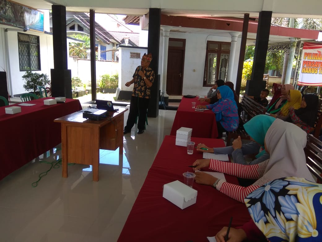 Pembukaan Kegiatan Pelatihan Bimbingan Teknis Produksi Olahan Pertanian di wilayah Kecamatan Srono,
yang diikuti peserta dari Desa Rejoagung dan Desa Parijatah Wetan
Sekaligus pemberian materi Motivasi Manajemen untuk peserta Pelatihan