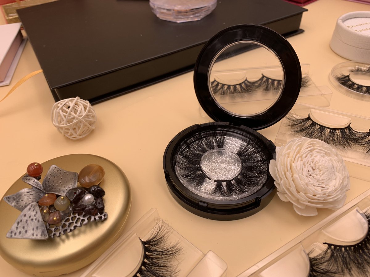calechelashes's tweet photo. #25mmminklashes #25mmminkstriplashes #25mmminklashesstrips #25mmsiberianminklashes #minklasheschicago #minklash #minkeyelash #mink3deyelash #3dmink #lashes #3dminkeyelashes #silklashes #fauxminklashes #minkstrips #lashesextension https://t.co/A0astgocQN