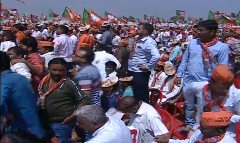 BJP4India's tweet photo. पीएम श्री नरेन्द्र मोदी मेरठ में विशाल जनसभा को सम्बोधित कर रहे हैं। लाइव देखें -

• https://t.co/SX30vJWNWF
• https://t.co/IOzwSYTxGJ
• https://t.co/Qq108RTdUM
• https://t.co/jtwD1yPhm4

अपने मोबाइल पर लाइव सुननें के लिए 9345014501 डायल करें। #IndiaWithNaMo https://t.co/DNpIBs7iM1