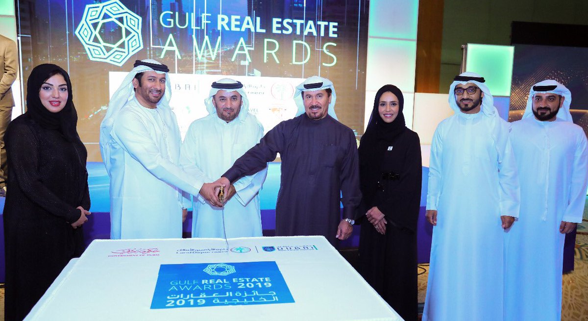 #أراضي_دبي ومن خلال ذراعها التعليمي، معهد دبي العقاري وبالشراكة مع "أواردس إنترناشيونال" تثمن  جهود جميع من أحدثوا تغييراً في صناعة العقارات في المنطقة، وتهنئ جميع الفائزين في النسخة الثالثة من جائزة العقارات الخليجية 2019 خلال الحفل الختامي الذي أقيم يوم أمس.