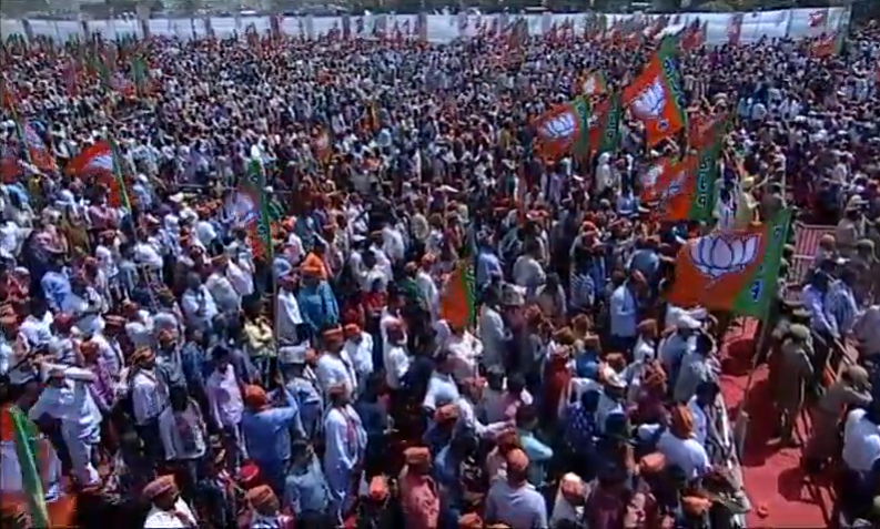 BJP4India's tweet photo. 5 वर्ष जब मैंने आप सभी से आशीर्वाद मांगा था तो आपने भरपूर प्यार दिया था, मैंने कहा था आपके प्यार को मैं ब्याज सहित लौटाऊंगा और जो काम किया है, उ��का हिसाब दूंगा और साथ में दूसरों का हिसाब भी लूंगा: पीएम मोदी #IndiaWithNaMo https://t.co/Mt7WcR1TLv