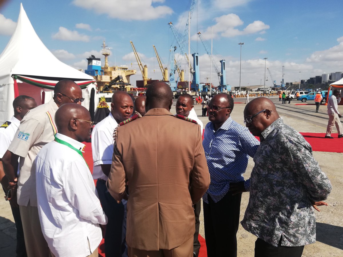 KenyaRailways_'s tweet photo. CS @TransportKE @JamesMacharia_  on site 
@Kenya_Ports along with KR Chairman Mr. Michael Waweru and KPA MD Dr. Arch. Daniel Manduku as we prepare to host President Uhuru Kenyatta and President Yoweri Museveni on a tour of the Port relief line and general Port operations. https://t.co/ajOq1Lkmb9
