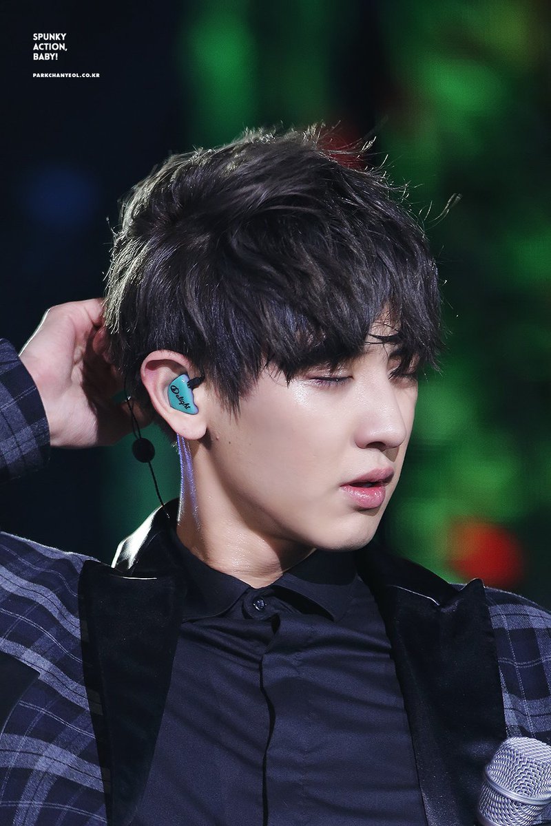 chanyeolit's tweet photo. 150328 Musicbank in Hanoi 찬열 넘 아름다우니까 복습하기 1⃣
MC CUTE &amp; STAGE https://t.co/rZIUupGw14

#찬열 #EXO #CHANYEOL ⁠#엑소 @weareoneEXO https://t.co/2iNC4GahhG