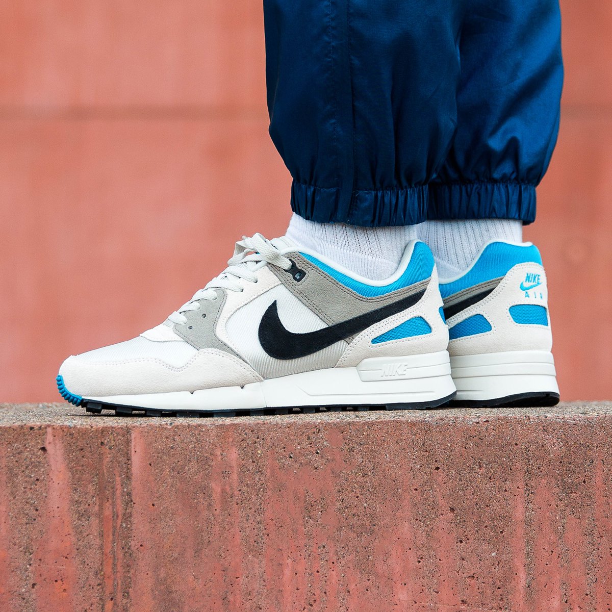 nike air pegasus 89 light bone vivid blue