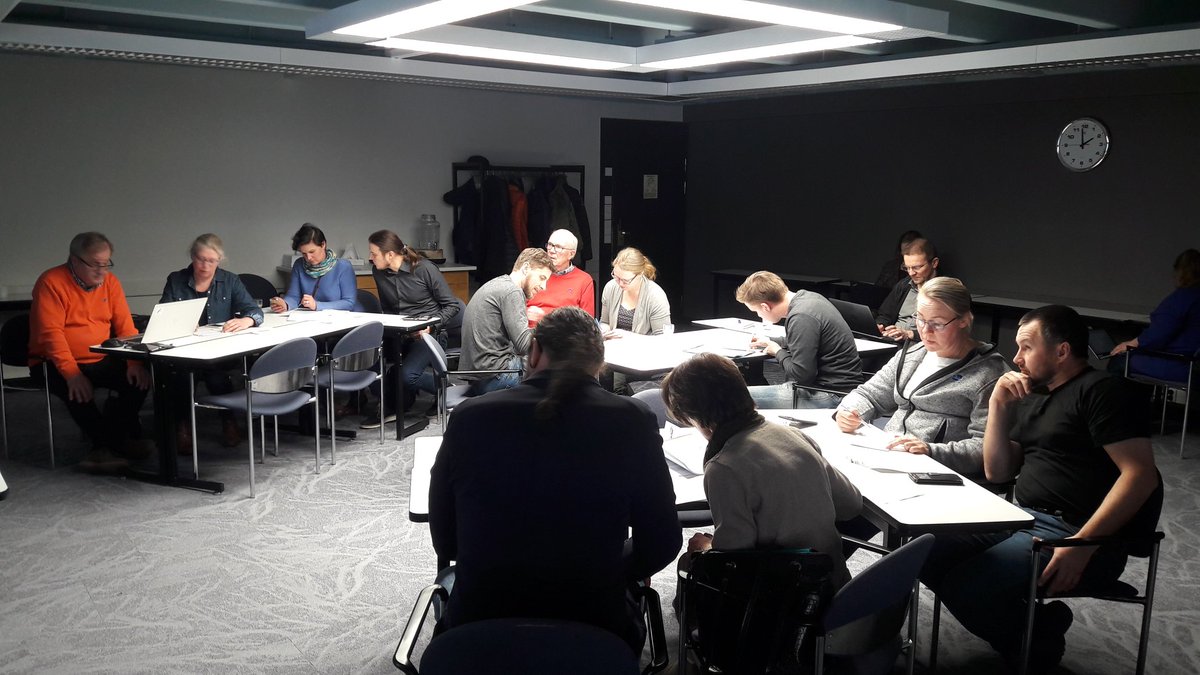 Kehitysura-hankkeen maatilayrittäjiä valmentamassa talouden johtamisesta ja talousajattelun kehittämisestä. Antoisat päivät niin yrittäjille kuin valmentajallekin. Talousosaamisessa otettiin iso harppaus eteenpäin, totesivat valmennukseen osallistujat <a href="/ProAgria/">ProAgria</a>