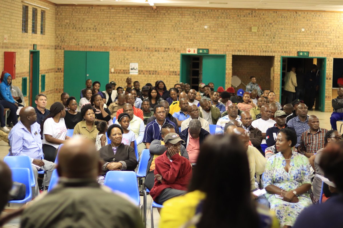 ThemaneThorisho's tweet image. Community Meeting held on the 27th of March at Flora Park Primary. Our Mayor Thembi Nkadimeng addressing the community about Social security and Safety #JusticeForThoriso