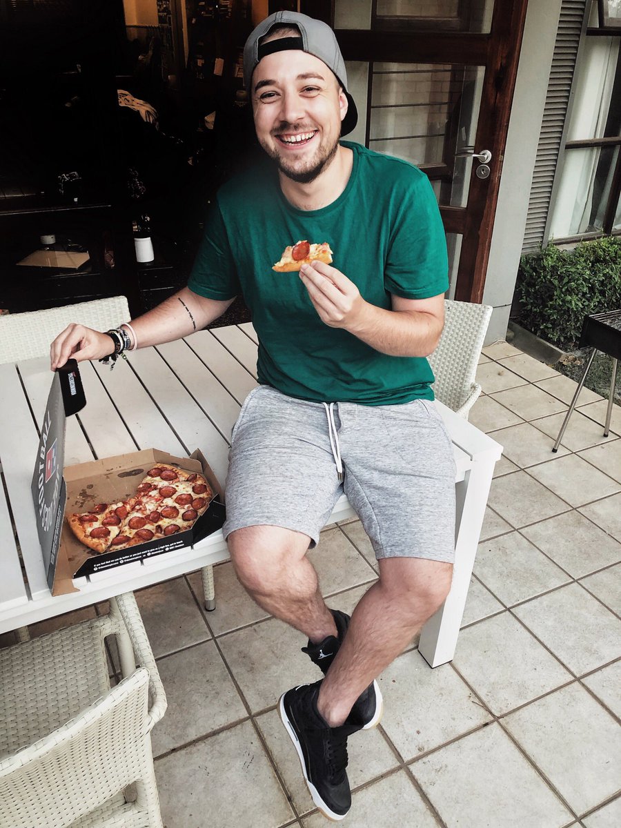 YesWeCrann's tweet photo. So the folk at @DominosPizza_SA sent me a personalised pizza box!!🙌🏽

They challenged me to review their new and improved pepperoni pizza, and I reckon this smile says everything you need to know about how good it was! 😂🍕#ad #ReviewUsBack https://t.co/8vf1gMoLdD