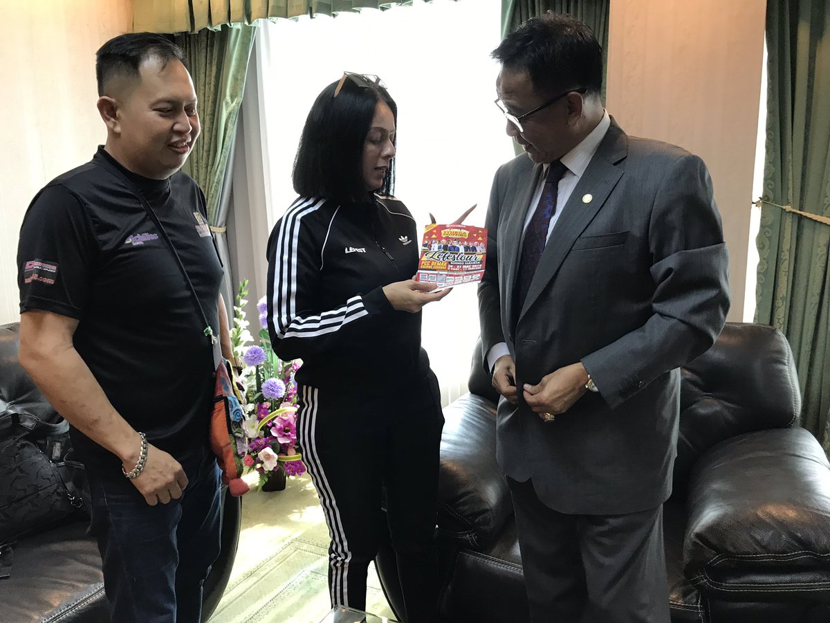 ybkarimhamzah's tweet photo. It’s great to meet #Didie Ellias, the organiser of #LeFest #Sarawak #MotorDay 2019 #SAMODA which is happening this weekend at #Penview Convention Centre #PCC  Jln #Bako #Kuching I have been invited to grace the event this Sunday morning where 15,000 people are expected to come. https://t.co/1d6ib0hxzC