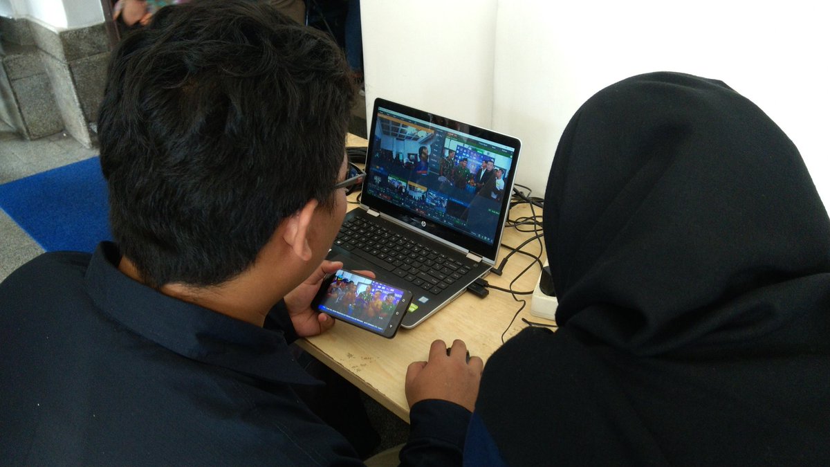 AremaMediaGroup's tweet photo. awak media AremaTV reportase langsung pers conference gelar tinju dunia , yang akan di gelar besok https://t.co/6kN4VNrMDO