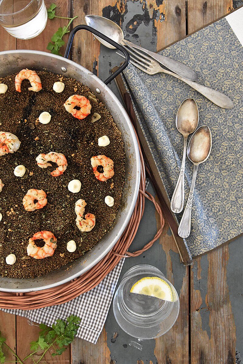 chez_by's tweet photo. Buenos días! ✨
Hoy cambiamos el arroz por cous cous y encima lo hemos preparado negro estilo rossejat .
🖤🥘🖤🥘🖤🥘🖤🥘🖤🥘🖤🥘🖤🥘
https://t.co/F312wJcWjG https://t.co/HAPlCX2BRl