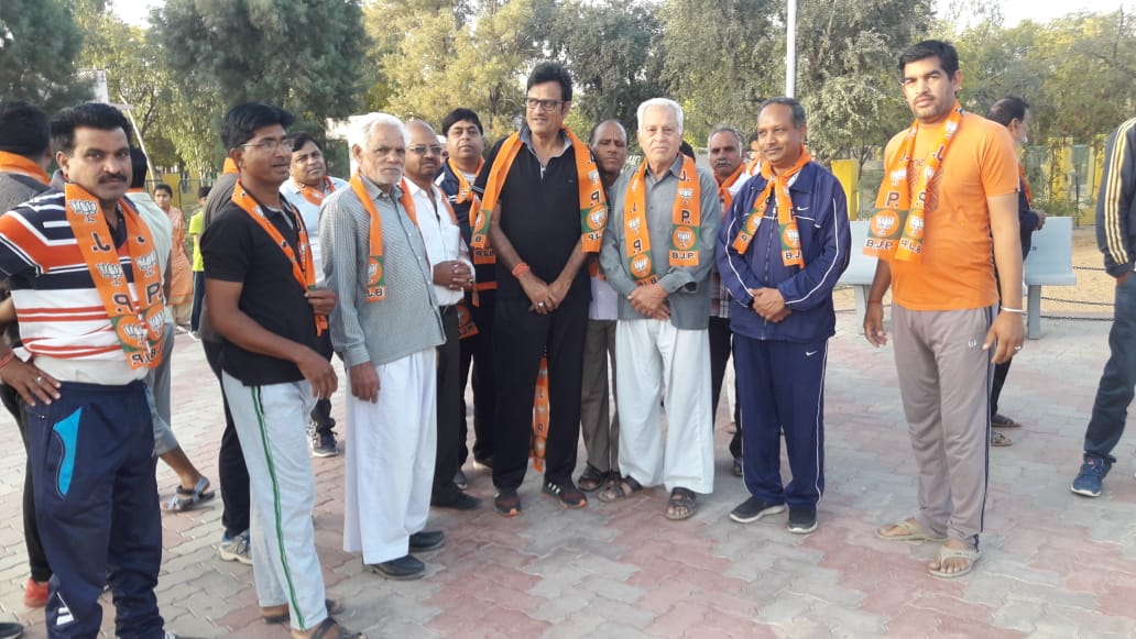 BJP4Rajasthan's tweet photo. चूरू विधायक श्री राजेन्द्र राठौड़ ने बूथ महासंपर्क अभियान कार्यक्रम की शुरुआत बूथ नं. 142 से की। https://t.co/1SQ2fETPad