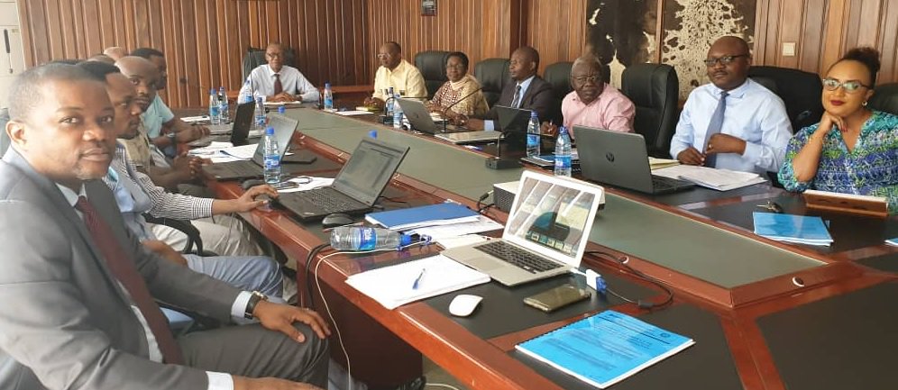Vendredi 22 mars 2018 au siège de la BDEGL à Goma: Debriefing final avant le "GO-LIVE" vers le nouveau système d'information "SAP Business-one" de la BDEGL autour de son Directeur Général ai. Participants: Equipe projet "INFOSET-BDEGL".