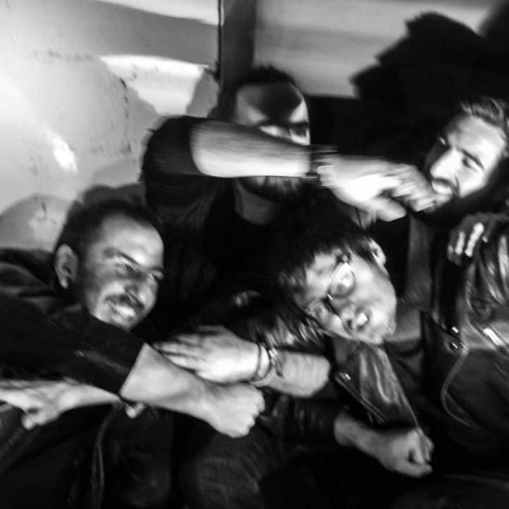 wearefidji's tweet photo. On joue le 13 avril au @BusPalladiumoff et on est toujours pas d'accord sur l'ordre de la setlist. Laissez nous régler ça. #rock #indierock #concert #Paris https://t.co/k4KNVP7wA0