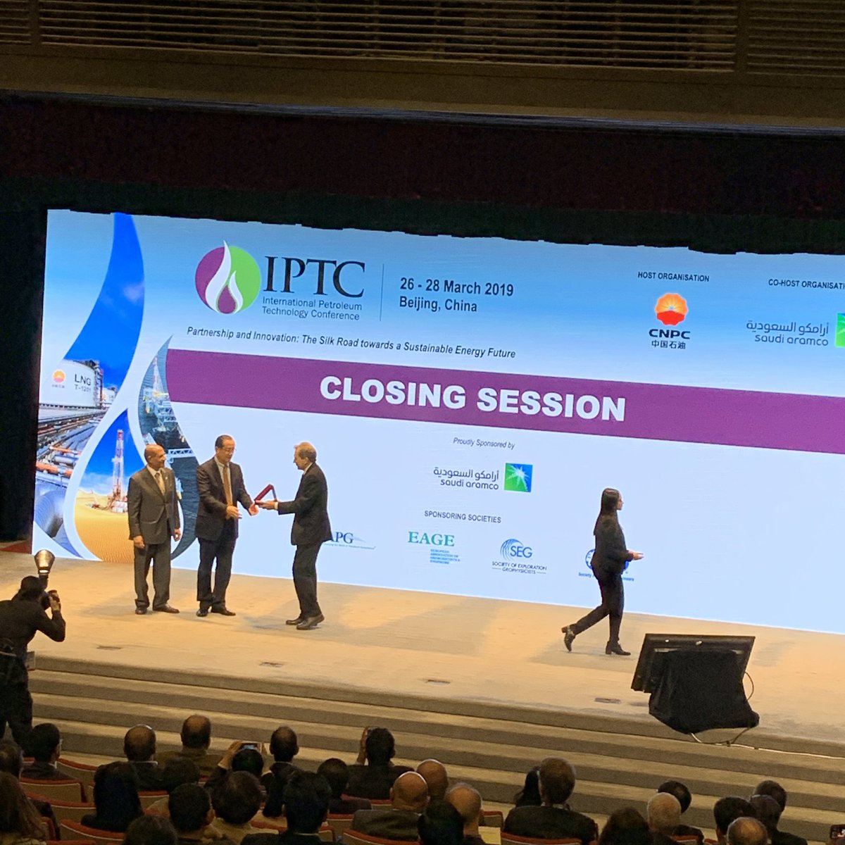 DavidKCurtiss's tweet photo. Thanking our gracious hosts @CNPC and co-host @Saudi_Aramco is #IPTC board chair Joe Reilly #IPTC2019 #IPTCBeijing https://t.co/TCe8x61e1k