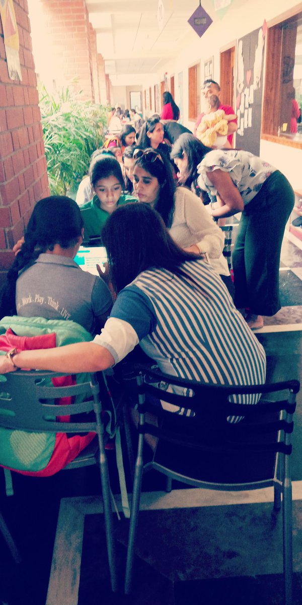 KirtiTrehan's tweet image. Super happy parents with their children on getting the #supercoder badge at the #HourofCode On Day 4 of #codingweek2019 @codeorg #frozengame #everyonecancode @PathwaysNoida @shaliniadvani @vandysays @ibpyp