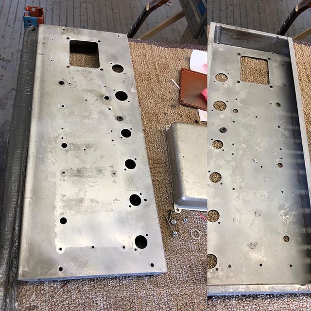 FuchsAudio's tweet image. Out with the bad, a little sand blasting, and a rebuild starts shortly. #Fuchsaudio 
#fuchsaudiotech
#futone 
#greattone 
#madeinusa 
#tubeamps 
#jerseymade
#plushfxpedals 
#tubeampsrock
#tubeamprepair 
#boutiqueamps 
#thegearpage 
#JoeBonamassa
#notyour… ift.tt/2Yyj4ZU