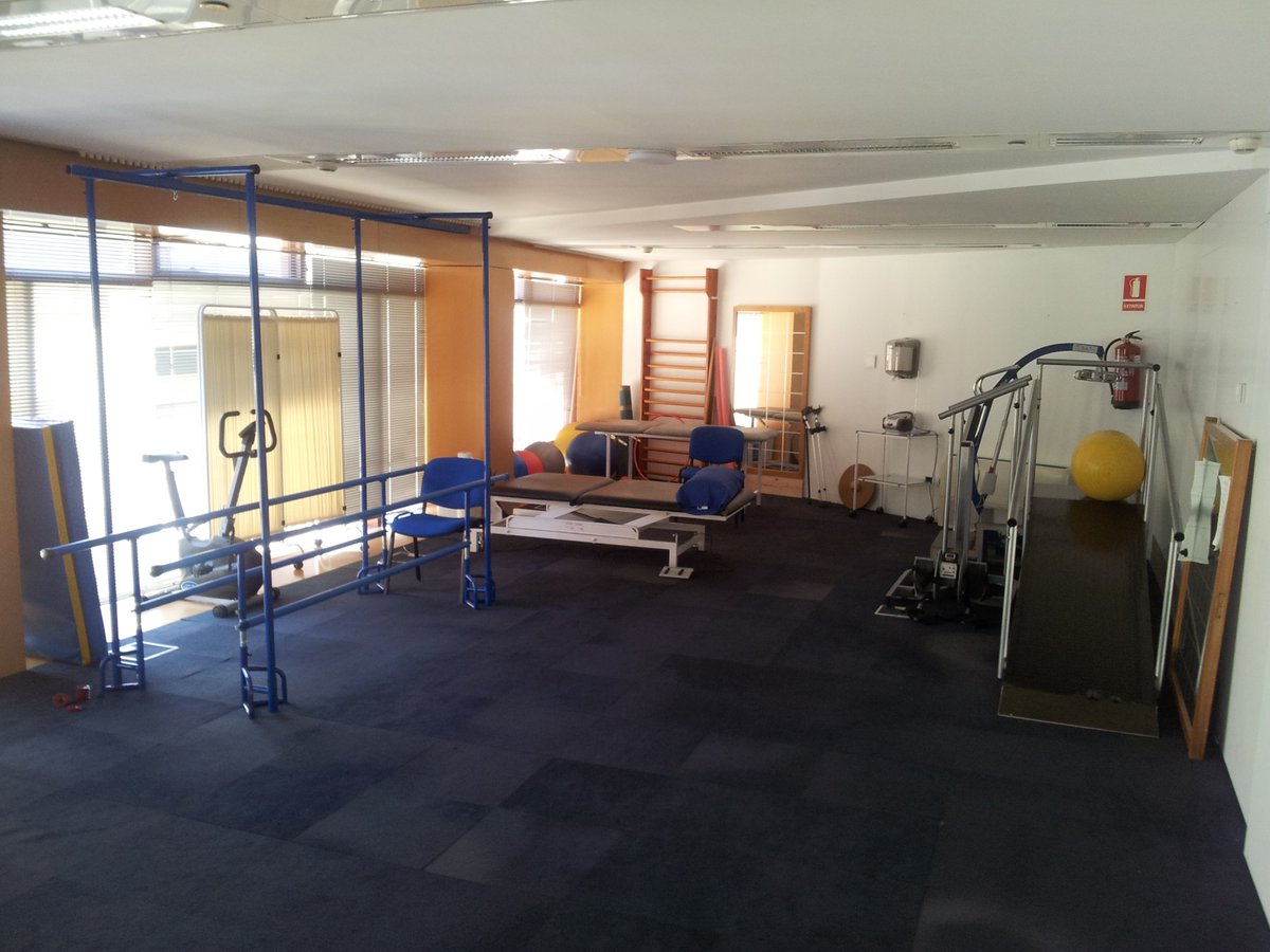 DeOscense's tweet photo. Nuestra asociacion se encuentra en la calle Berenguer 2-4 Planta 4º (Huesca).

El objetivo es ayudar y asesorar a los pacientes diagnosticados con Esclerosis Múltiple y sus familiares.

Nuestras instalaciones: sala de rehabilitación, sala de terapia ocupacional y baños adaptado. https://t.co/y8CMpwqCXY