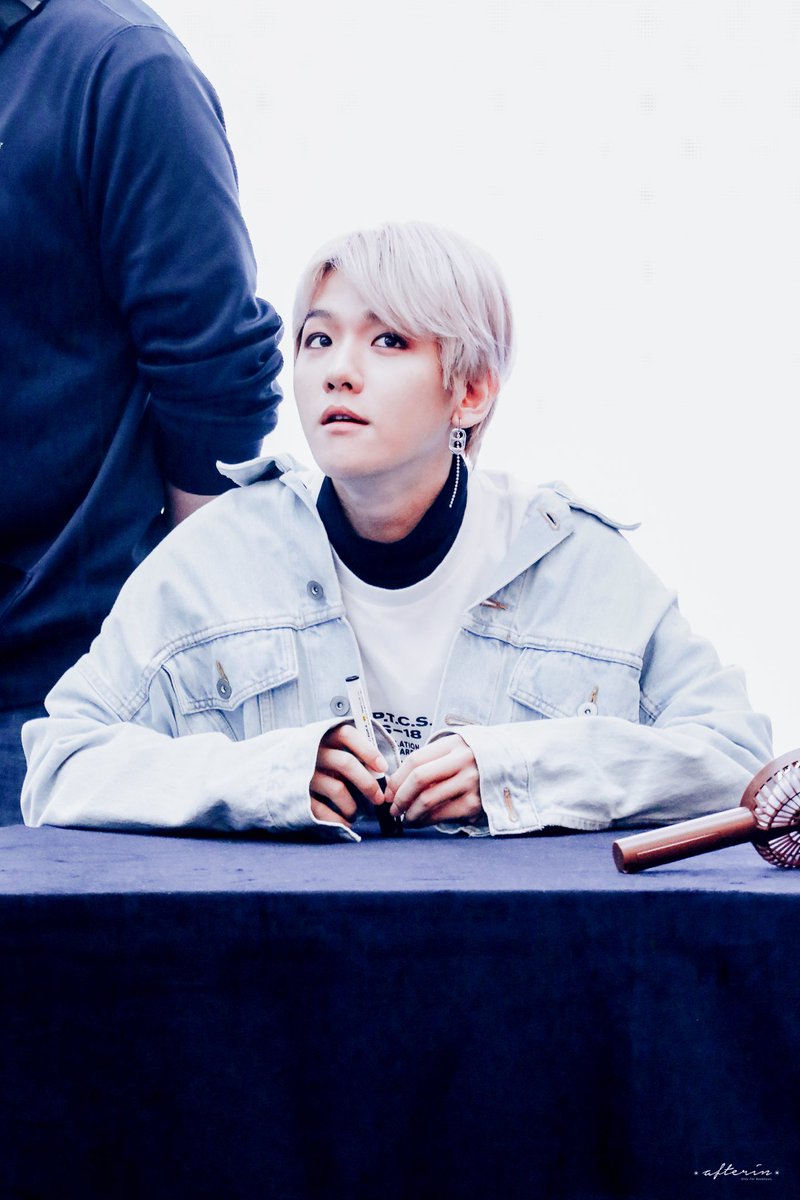 #변백현 #BAEKHYUN #백현 
180422 Goyang Fansign Event HD

Please do not re-upload or re-edit.
Any request please DM.
<a href="/B_hundred_Hyun/">Baekhyun_EXO</a> 
<a href="/weareoneEXO/">EXO</a>
#EXO #SoompiAwards⁠ ⁠⁠ ⁠ 
#TwitterBestFandom #TeamEXO