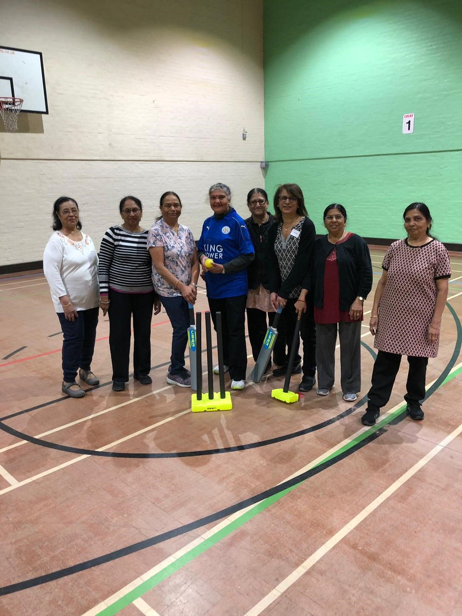 Members of the #HealthyGoals group had a go at #WalkingCricket this morning - playing cricket for the first time!
The session was thoroughly enjoyed by all! 😀
#CCD #citieschangingdiabetes #diabetes #Leicesterchangingdiabetes
🏏🏏🏏