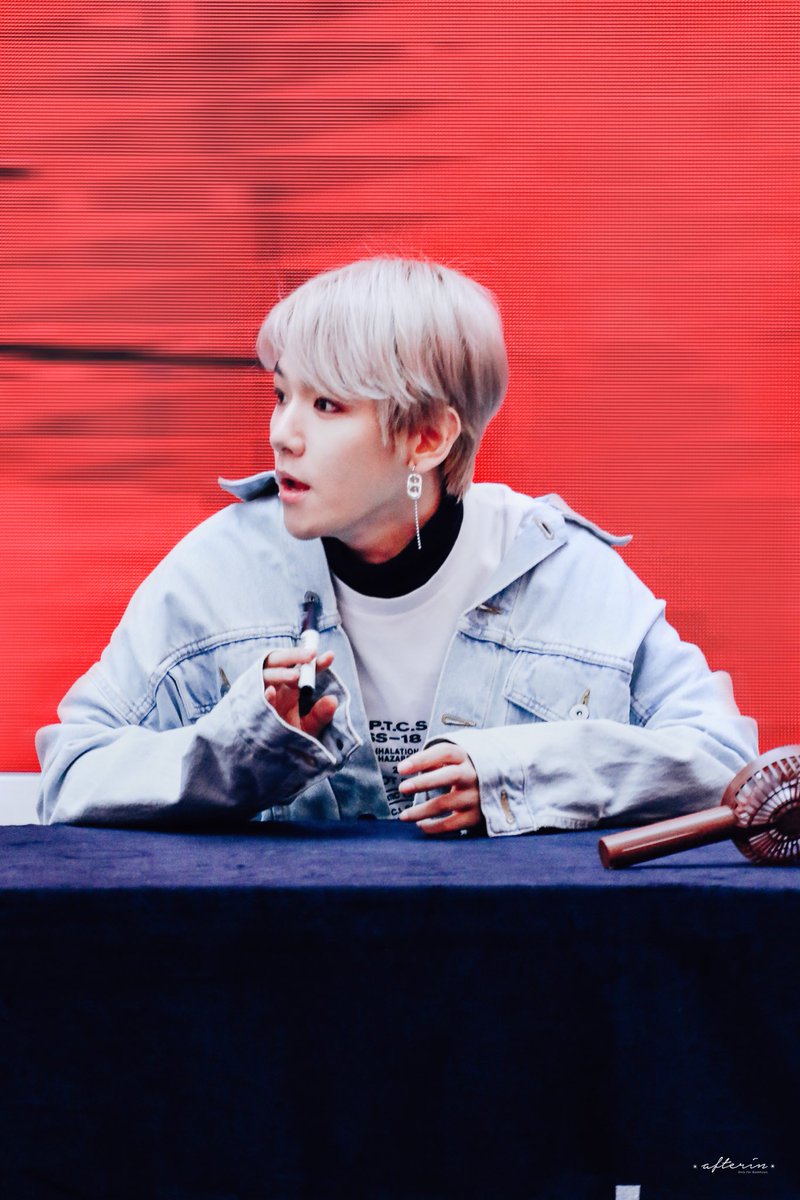 #변백현 #BAEKHYUN #백현 
180422 Goyang Signing Event HD

Please do not re-upload or re-edit.
Any request please DM.
<a href="/B_hundred_Hyun/">Baekhyun_EXO</a> 
<a href="/weareoneEXO/">EXO</a>
#EXO #SoompiAwards⁠ ⁠⁠ ⁠ 
#TwitterBestFandom #TeamEXO