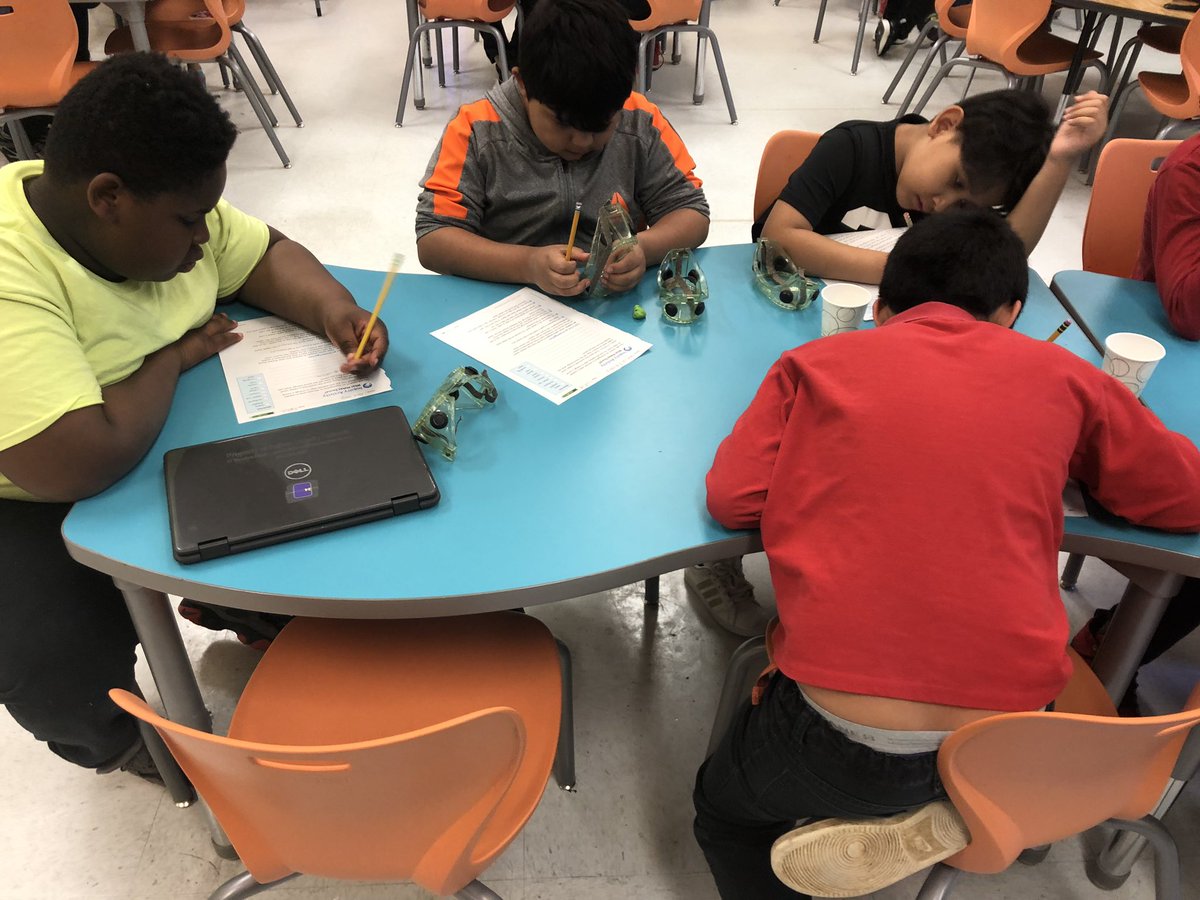 Smith’s Class: Inquiry “What’s Makes Sound?”... making our predictions.  @MWilson_PES <a href="/Jujudavis18/">Julie Davis</a>  <a href="/DC_STEMtastic/">Chanel “The STEMinist” Johnson</a> <a href="/KirkShrum/">Kirk Shrum</a> <a href="/austin_carla/">Dr. Carla Roberts Austin</a>