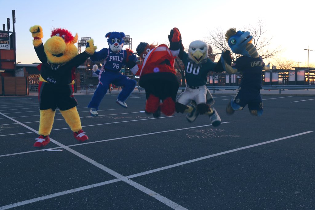 SixersFranklin's tweet photo. Gang is all here! Good luck to our favorite furiend Phanatic and those @Phillies on #OpeningDay 💥 

#RingTheBell x #HereTheyCome #BrotherlyLove https://t.co/krl4SZVc4b