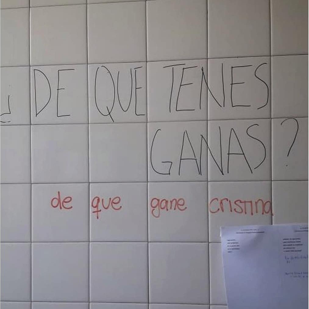 kolina91761191's tweet photo. #BuenJueves para todos y todas. Recoda q las paredes andan diciendo.

#LasParedesSonNuestras #Cfk2019 #Cfk #MacriParaLaMano #MacriChau #MacriMiente #macrigato #NoAlFmi #NoAlAjuste #ParoNacional #NoALaReformaLaboral #SeVaACaer #arte #art #street #EnvianosTusFotos #argentina360 https://t.co/XTdwVqkMD8