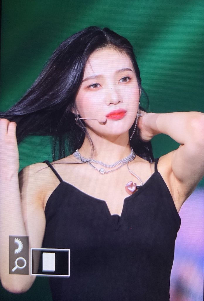 Pumpkin960903's tweet photo. 190328 #조이 https://t.co/vvxo06l8Jk