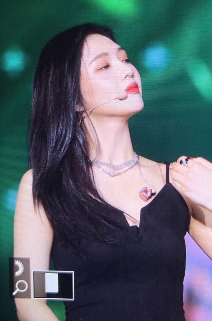 Pumpkin960903's tweet photo. 190328 #조이 https://t.co/vvxo06l8Jk