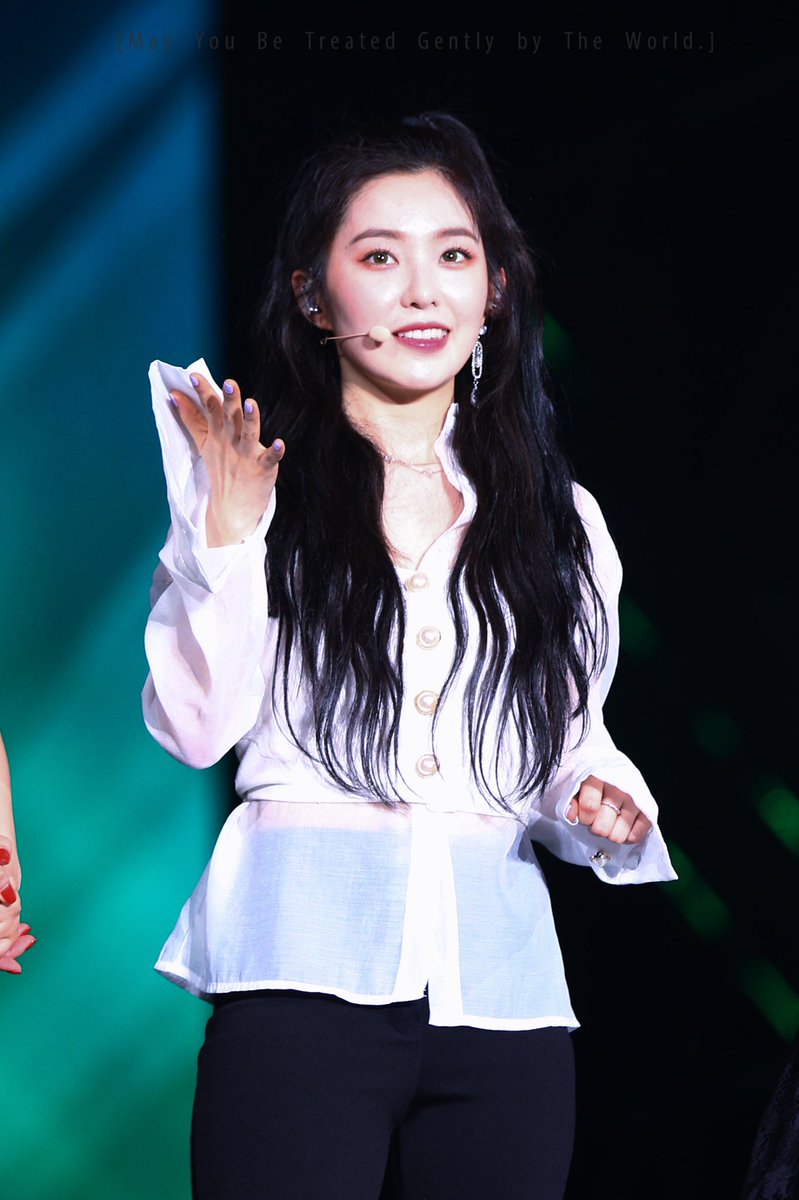 joohyeomn's tweet photo. Baejoohyunews: RT yuhanuna: [Pre-view] 190328 MONSTER K-pop Concert in Taipei 
#레드벨벳 #RedVelvet #Irene #아이린 #HappyIRENEDay https://t.co/vRjOsTgXn9