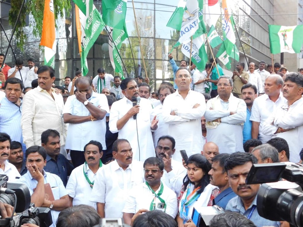 DrParameshwara tweet picture