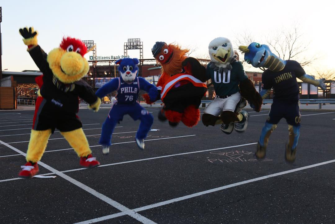 NLLwings's tweet photo. Rise and shine friends! @Phillies baseball is back and @wingstonnll started early with his furry friends #RingTheBell https://t.co/F5ga3LKgCP