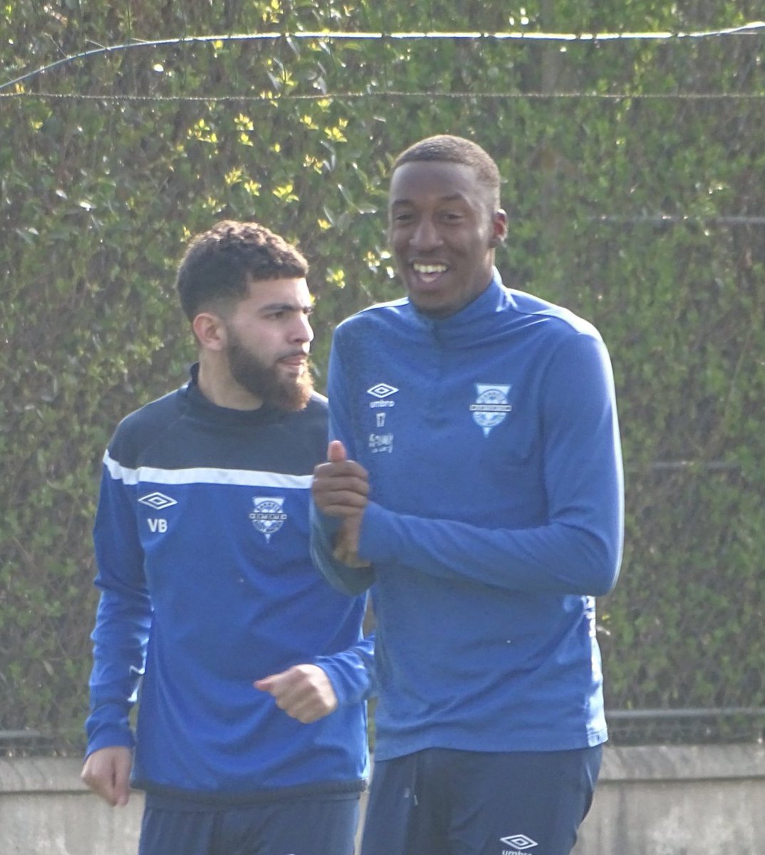 essg95's tweet photo. On s'entraine dans la bonne humeur mais avec sérieux à l'@Entente_SSG avant le déplacement à @MGFC_Officiel
@FaradeKevin Melvyn Doremus Jonathan N'Sondé Madih Talal Vincent Pirès  et Rayan Souici
Merci @Guy95T pour les photos 🙏 https://t.co/vuWkVuBkdG