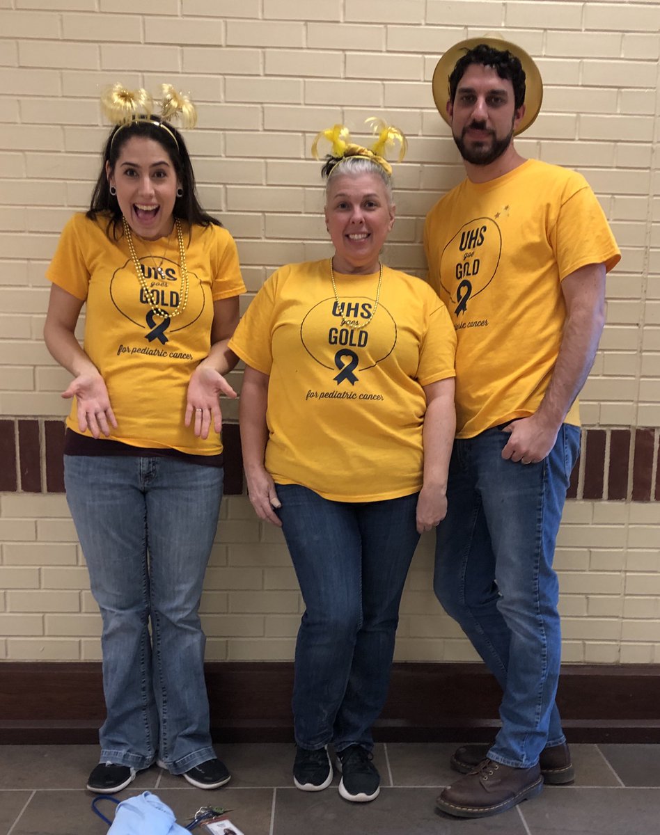 FaithDilworth's tweet photo. The composition of a portrait in four frames. We went gold! #FTK @MrConleyUHS @MrSJSilva @art_uhs #WECANTFINDSTEVE #STEVEISLOST https://t.co/0rqaGSNq64
