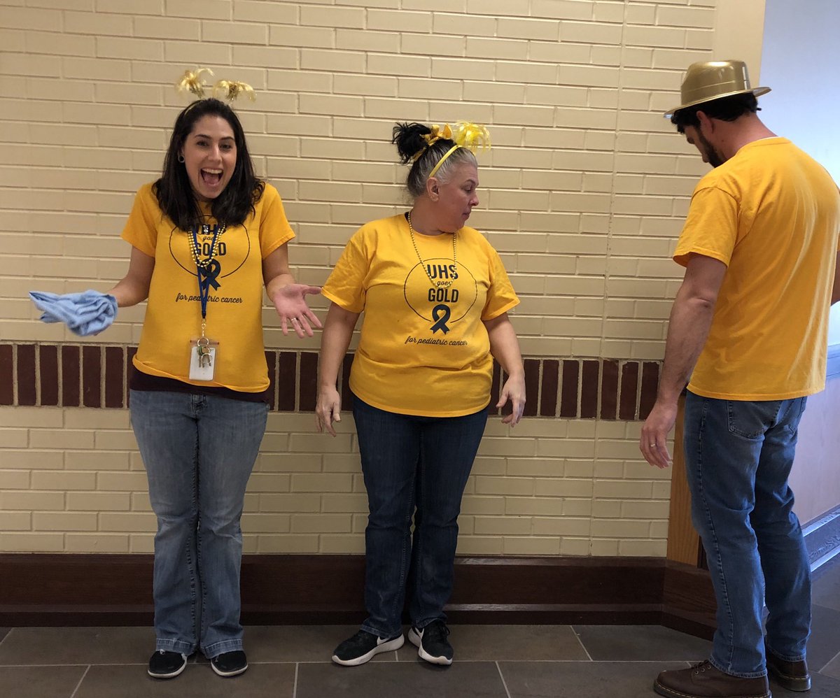 FaithDilworth's tweet photo. The composition of a portrait in four frames. We went gold! #FTK @MrConleyUHS @MrSJSilva @art_uhs #WECANTFINDSTEVE #STEVEISLOST https://t.co/0rqaGSNq64