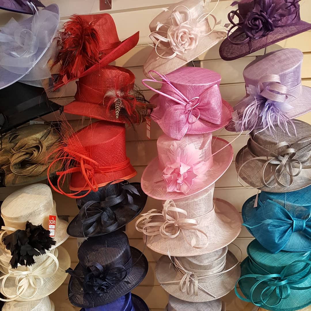 anzhats's tweet photo. Tidying up the shop shelves today and all the heavy Winter felt hats are now gone.
And the good news is - all my fabulous handmade fascinators are up now as it's Ladies Day at Aintree next week!
.
#summerstyles #summerstyle #hatdisplay #windowdisplay #showingoff #nowshowing #hat https://t.co/AzVi1CPd5C