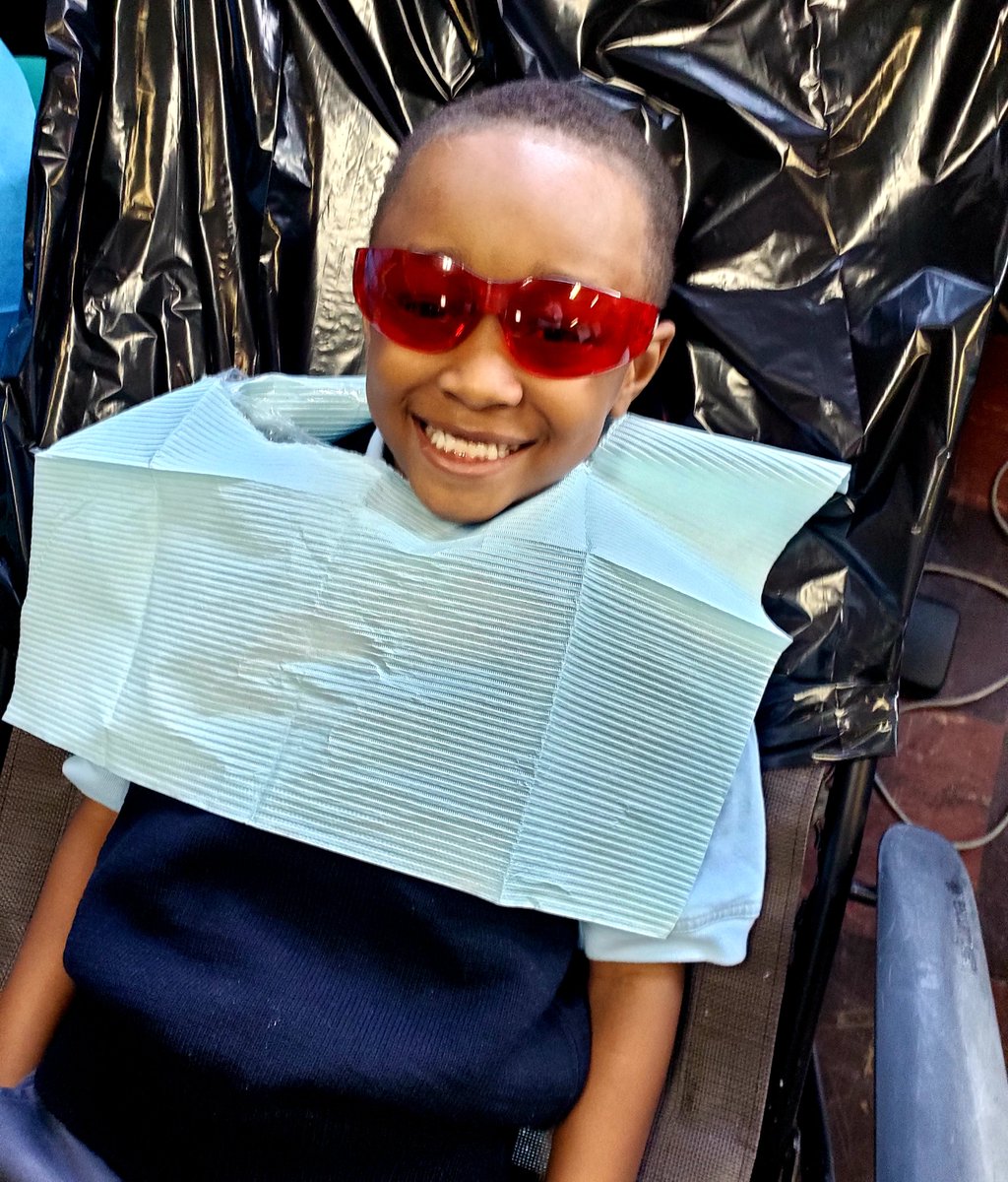 OLGSCHOOLBRONX's tweet photo. OLG students happy to see the dentist today! Day 4 of our visit from the Smile NY Mobile Dentists! #happystudents #6monthcheckup @BXNEEBSchools @ArchNY_Schools @MSheridanNEEB https://t.co/cQ1cwPBjPQ